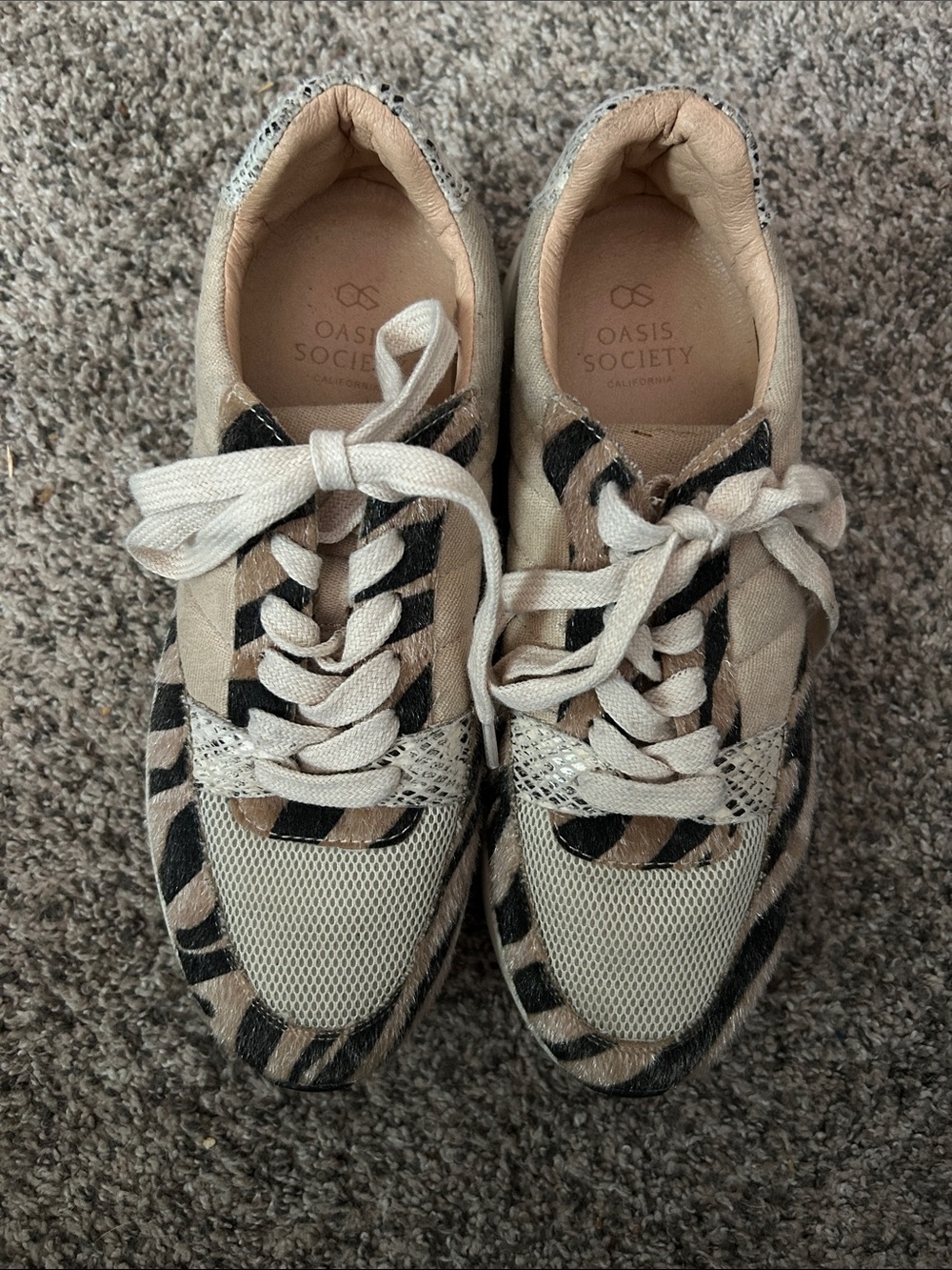 Oasis Society Beige and Black Tiger-Stripe Lace-Up Sneakers, Size 6